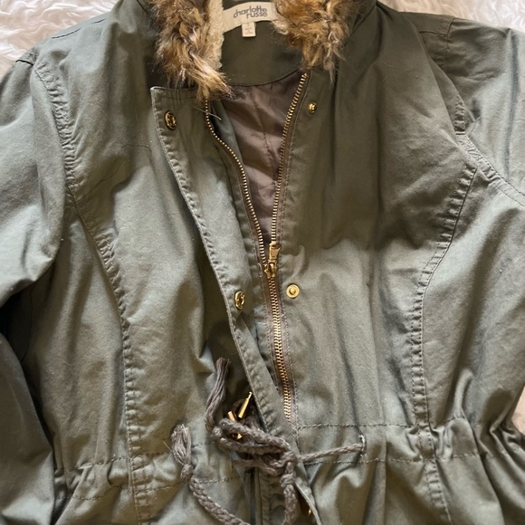 EUC-VERY NICE CHARLOTTE RUSSE OLIVE GREEN THICK ZIP UP COAT WITH FUR HOODIE.SZ S - Picture 8 of 10